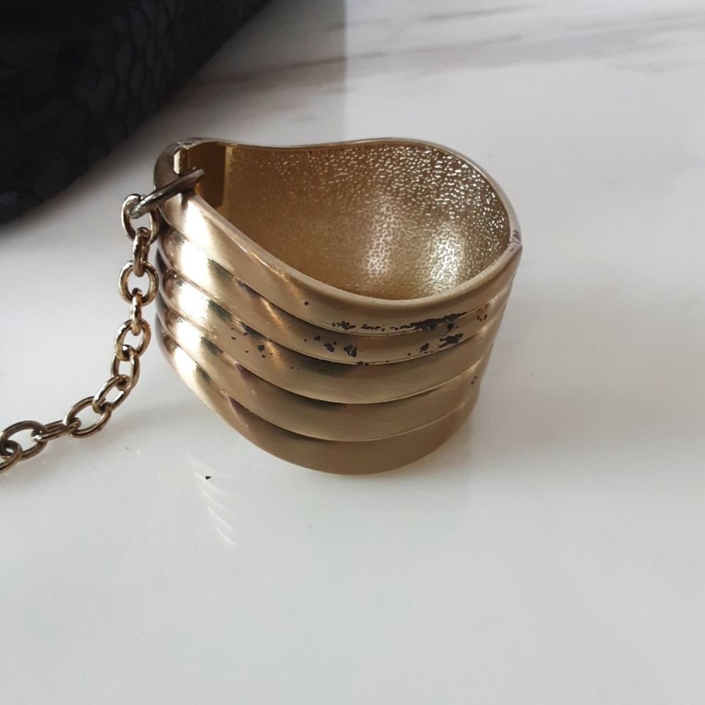 BLACK VEGAN LEATHER EMBOSSED SNAKE SKIN GOLD TONE BRACELET CLUTCH - Picture 5 of 6
